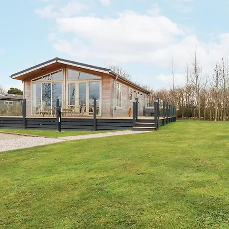 6 Meadow Retreat *